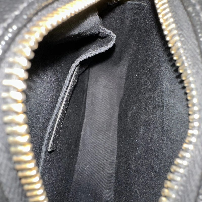 YSL 黑色金扣圓餅肩背斜背包17*17*5.5 98新配件塵袋-1