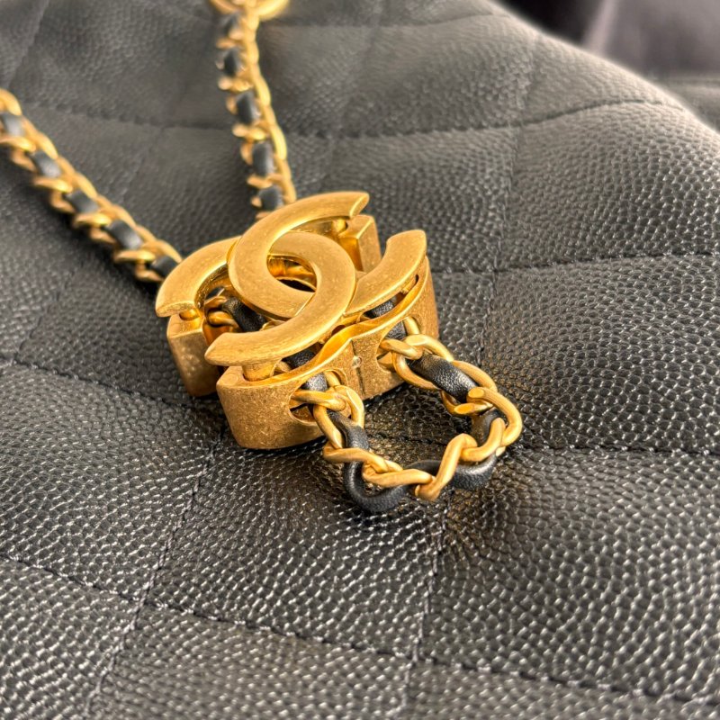 ::CHANEL:: 香奈兒 AS5600 黑色荔枝牛皮復古金雙C束口後背包 25中型背包-4