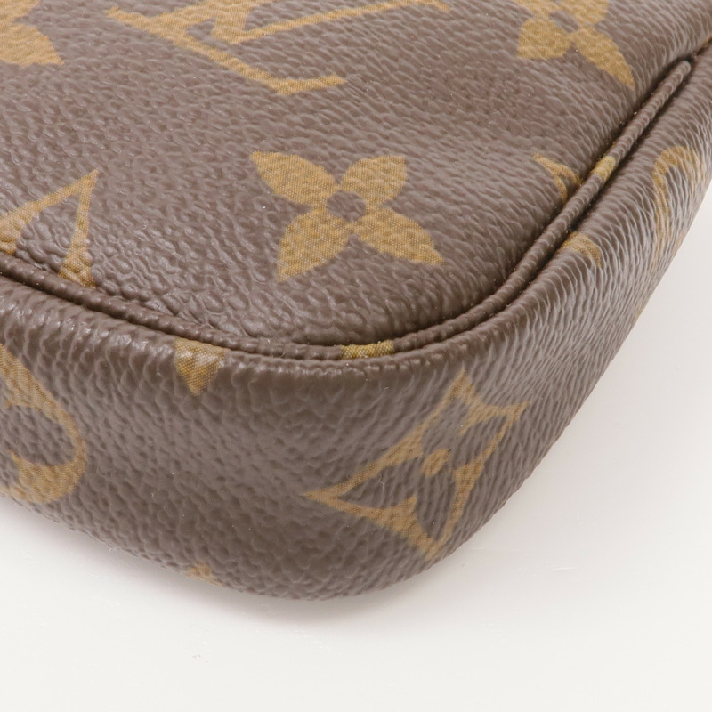 LOUIS VUITTON Monogram Mini Pochette Accessoires金扣手挽袋-7