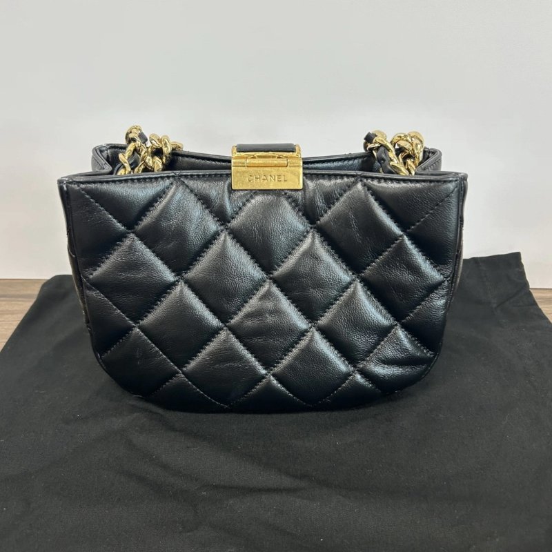 CHANEL 黑色金扣菱格羊皮肩背斜背包 99新配件盒子塵袋購證-4