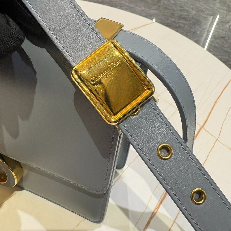 *SHIHNA名牌精品*Dior 雲藍灰拋光小牛皮30Montaigne金釦下蓋肩斜背包-9