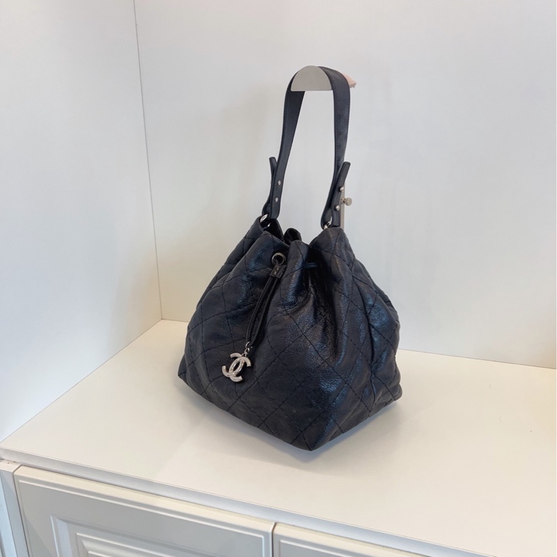 【98新🆕】Chanel 黑銀牛皮菱格水桶包 大雙C掛墜單肩包-1