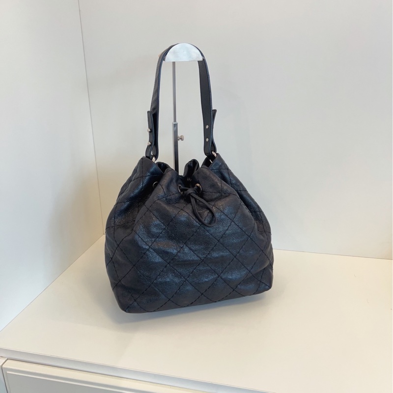 【98新🆕】Chanel 黑銀牛皮菱格水桶包 大雙C掛墜單肩包-2