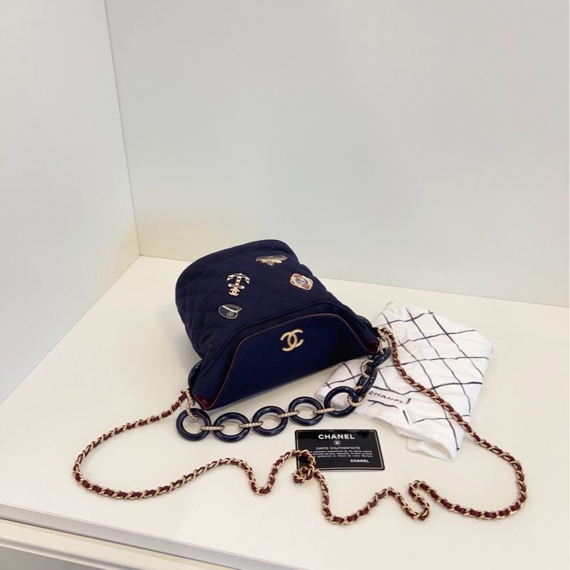 【98新🆕】Chanel 海軍藍 徽章水桶包 高級手工坊系列手提包 斜挎包 單肩包-4