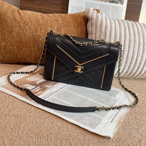 【近新閒置品】Chanel 香奈兒 24開黑金宮廷v紋設計信封包口蓋包