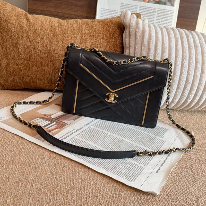 【近新閒置品】Chanel 香奈兒 24開黑金宮廷v紋設計信封包口蓋包-0