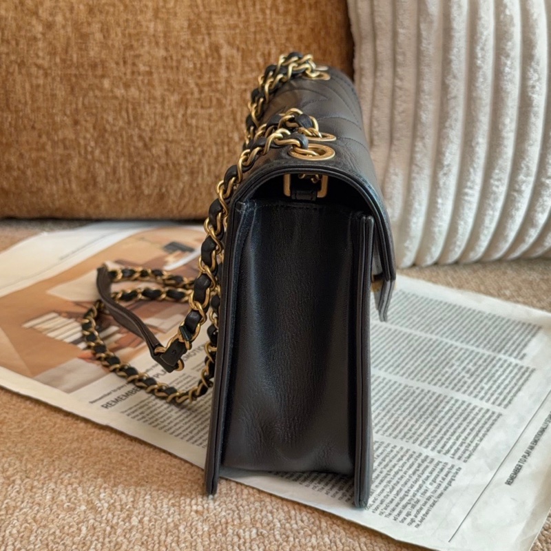 【近新閒置品】Chanel 香奈兒 24開黑金宮廷v紋設計信封包口蓋包-3