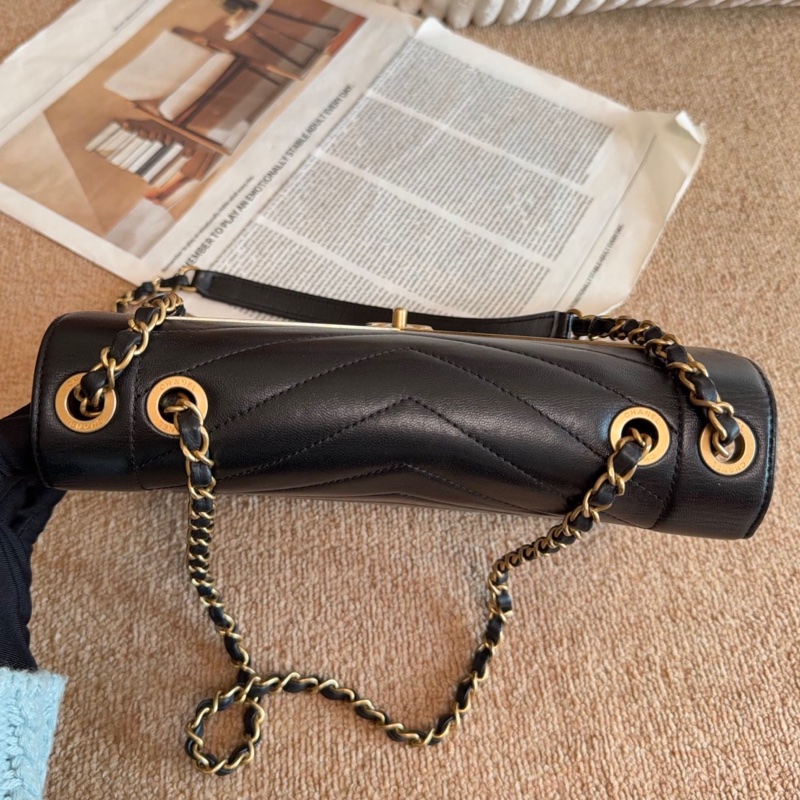 【近新閒置品】Chanel 香奈兒 24開黑金宮廷v紋設計信封包口蓋包-5
