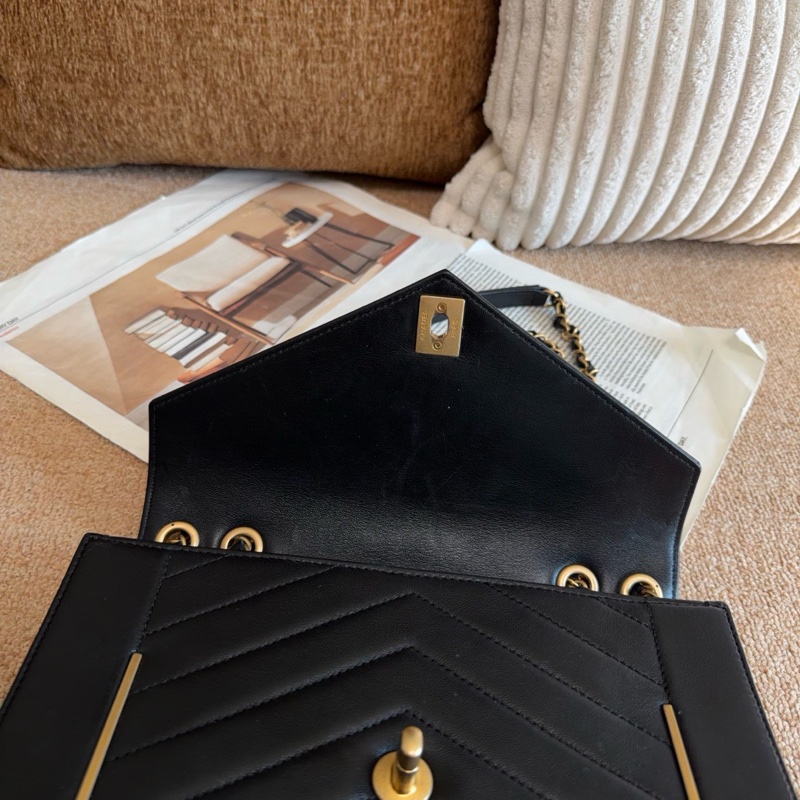 【近新閒置品】Chanel 香奈兒 24開黑金宮廷v紋設計信封包口蓋包-8