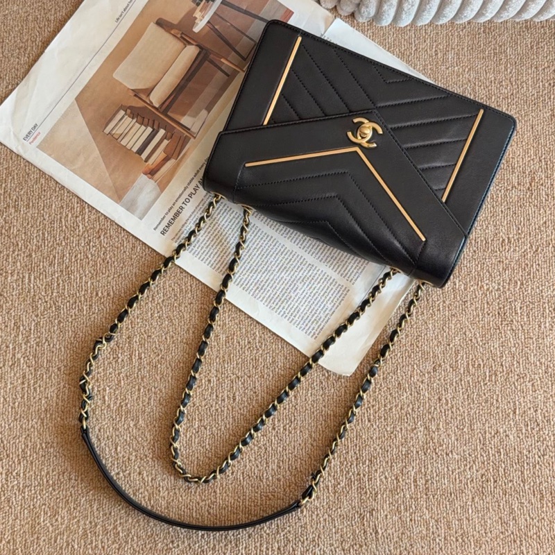 【近新閒置品】Chanel 香奈兒 24開黑金宮廷v紋設計信封包口蓋包-10