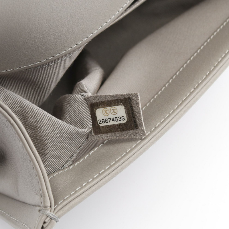 香奈兒 Boy Chanel 小號 V 字縫線鏈條肩背包 67085 皮革 灰色 SHW 二手-4