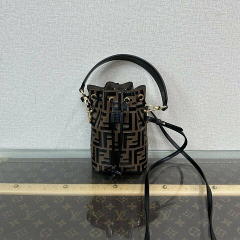 FENDI 棕色經典老花壓紋Mon Tresor 抽繩水桶包 12*18*10 99新配件塵袋