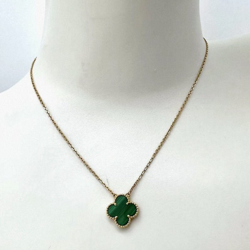 VCA 綠孔雀石四葉草項鍊 鏈長42cm 99新配件盒子保卡-1