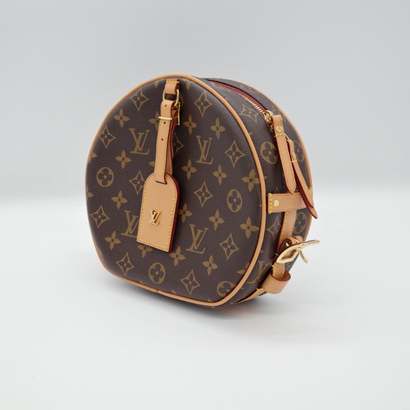 超級新₍•ʚ•₎•ʚ•₎•ʚ•₎ ♥️【CP 精選🌟小編推薦】Louis Vuitton 路易威登 BOITE Monogram帆布 拉鍊 經典花紋 🍪 圓餅包 斜挎包 單肩包 斜挎包-3