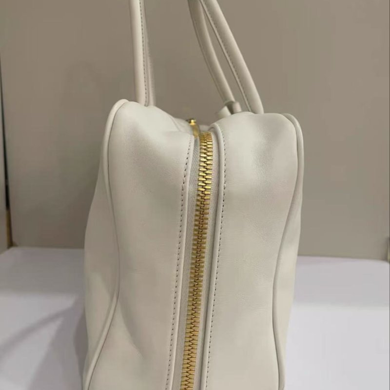 ✨MIU MIU 保齡球手提包 白色 全新閒置 配件塵袋-4