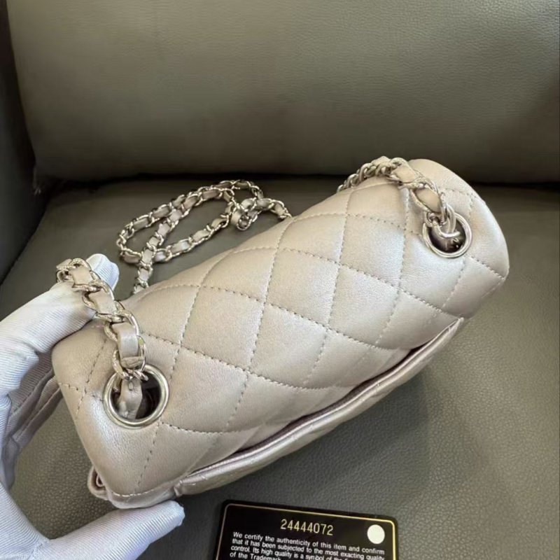 Chanel 方胖子 銀色羊皮 97新 配件塵袋-1