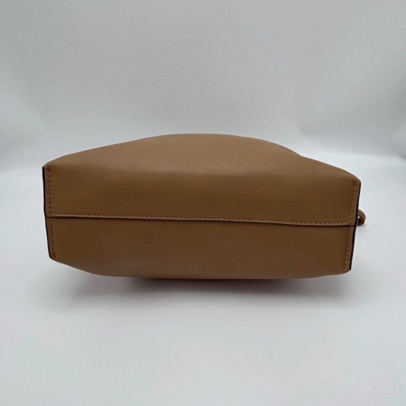 LOEWE flamenco系列肩背福袋包 22*18*7 98新配件塵袋-5