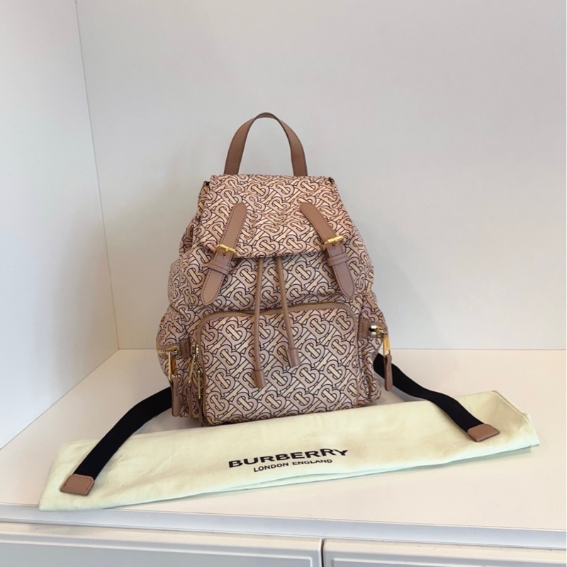 【97新🆕】Burberry 新款TB新標老花尼龍帆布翻蓋軍旅雙肩包 中號 背包-0