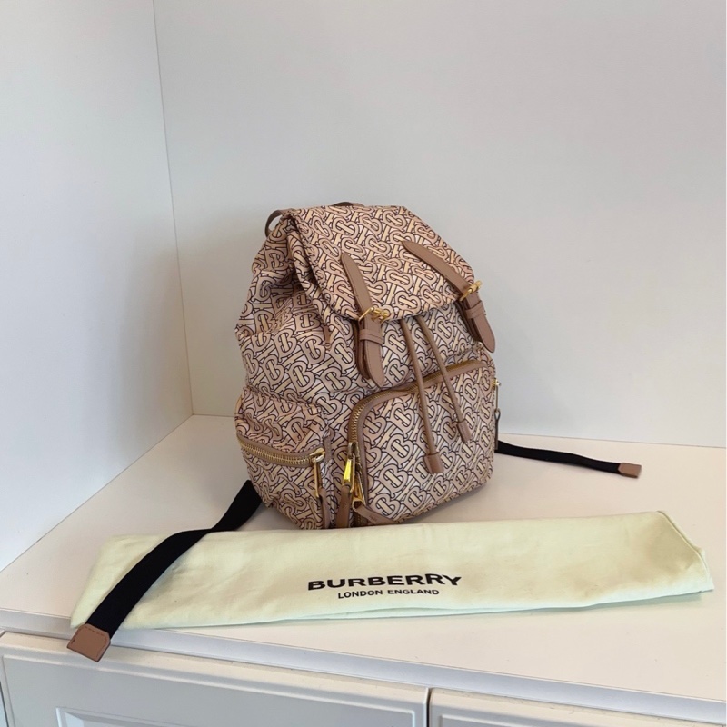 【97新🆕】Burberry 新款TB新標老花尼龍帆布翻蓋軍旅雙肩包 中號 背包-1