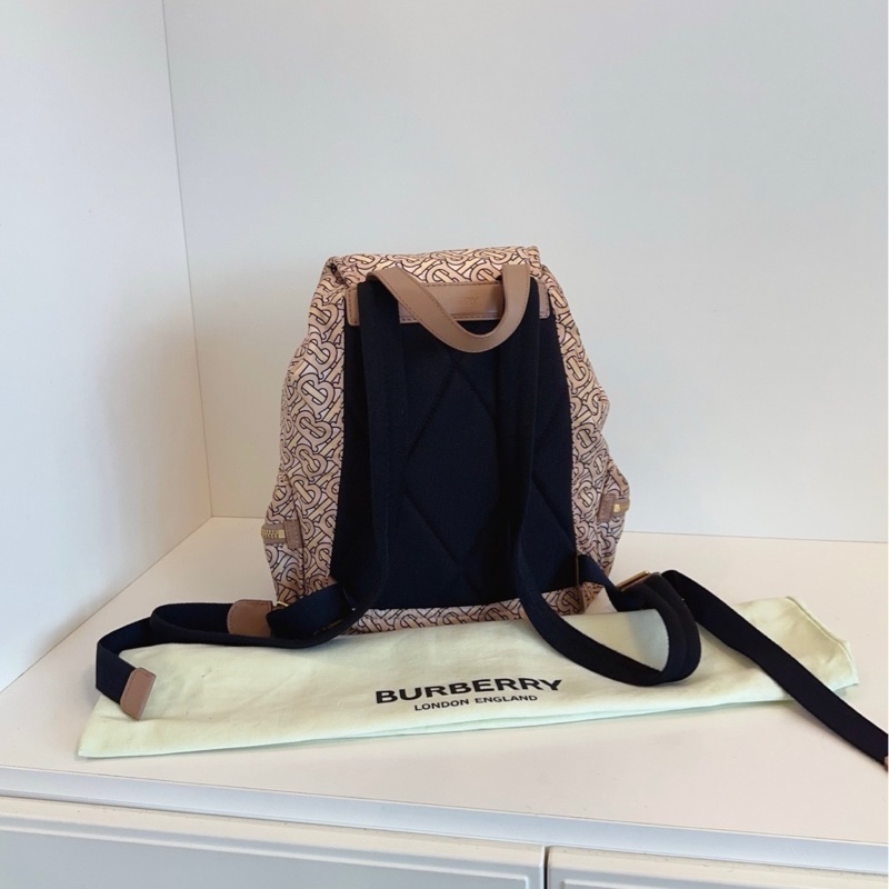 【97新🆕】Burberry 新款TB新標老花尼龍帆布翻蓋軍旅雙肩包 中號 背包-3