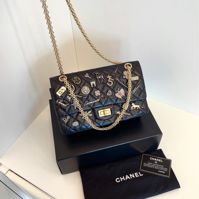 【閒置🆕】Chanel 全球限量 黑金做舊金屬 2.55徽章CF小號 斜挎包 單肩包-3