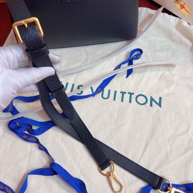 LV黑金牛皮CAPUCINES BB包-7