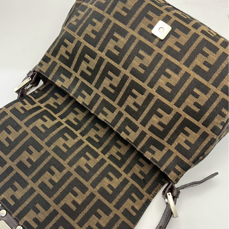 🏷️ Fendi 法棍包-6