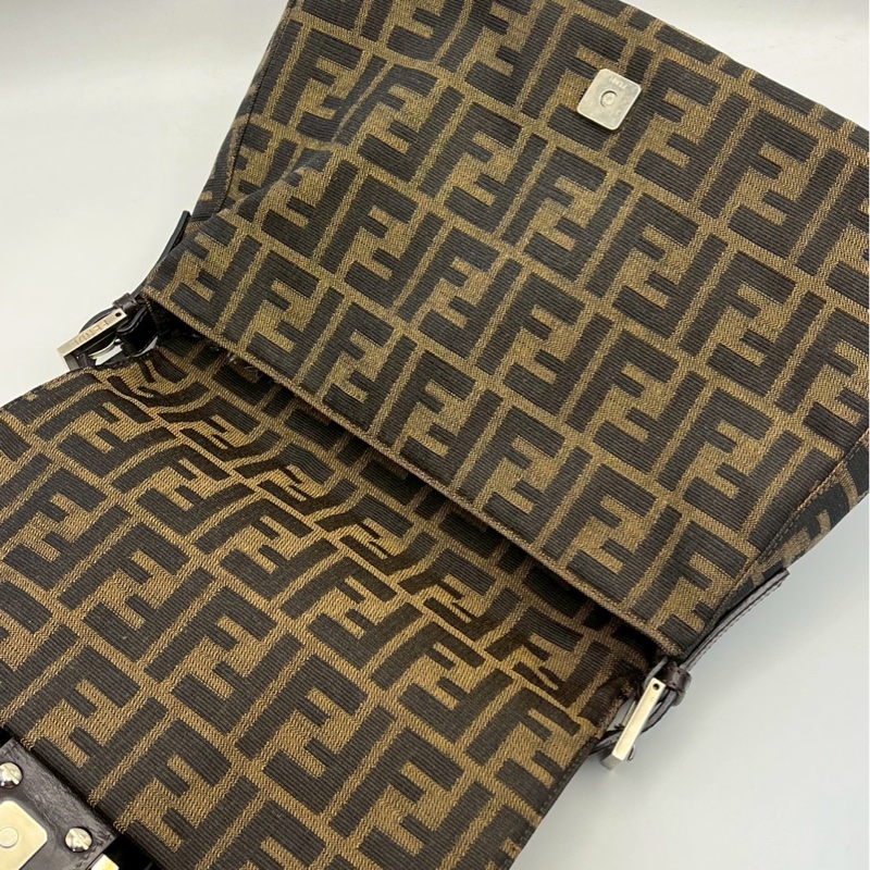 🏷️ Fendi 法棍包-11