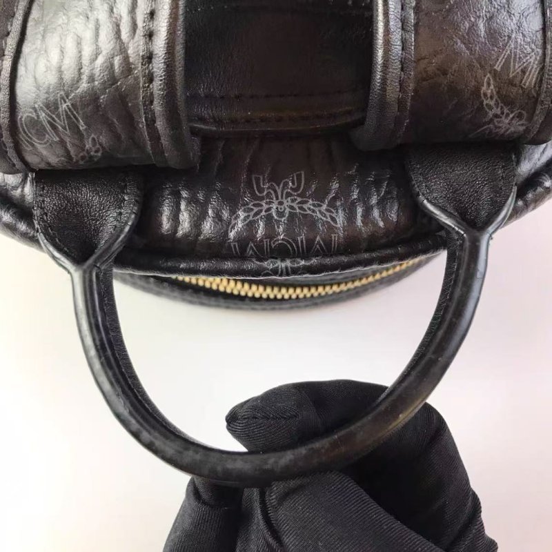 MCM 黑色小號後背包 26*3*33 99新-2