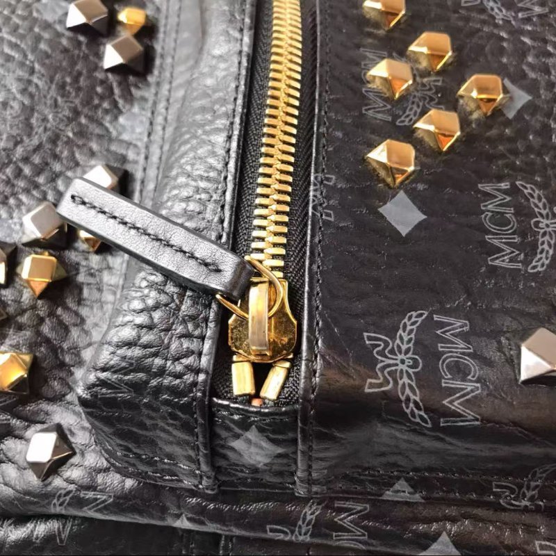 MCM 黑色小號後背包 26*3*33 99新-4