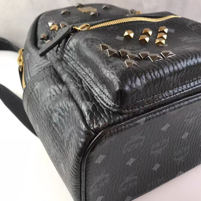 MCM 黑色小號後背包 26*3*33 99新-7