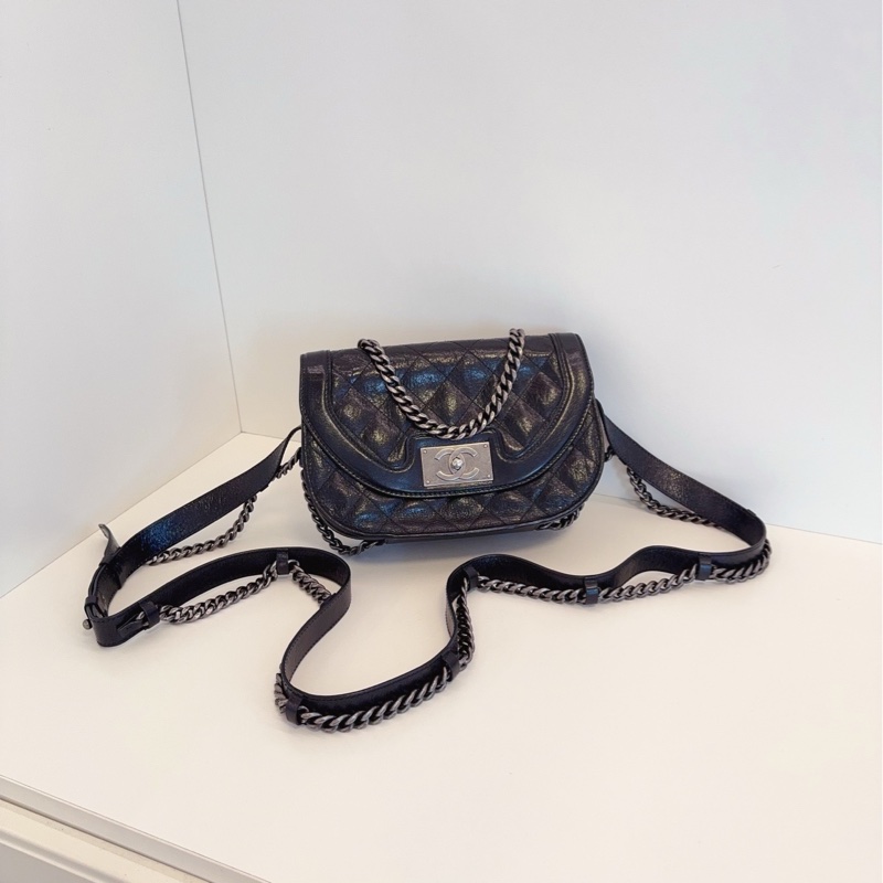 【98新🆕】Chanel 達拉斯 黑銀牛皮馬鞍包郵差包 手提包 斜挎包 單肩包-0