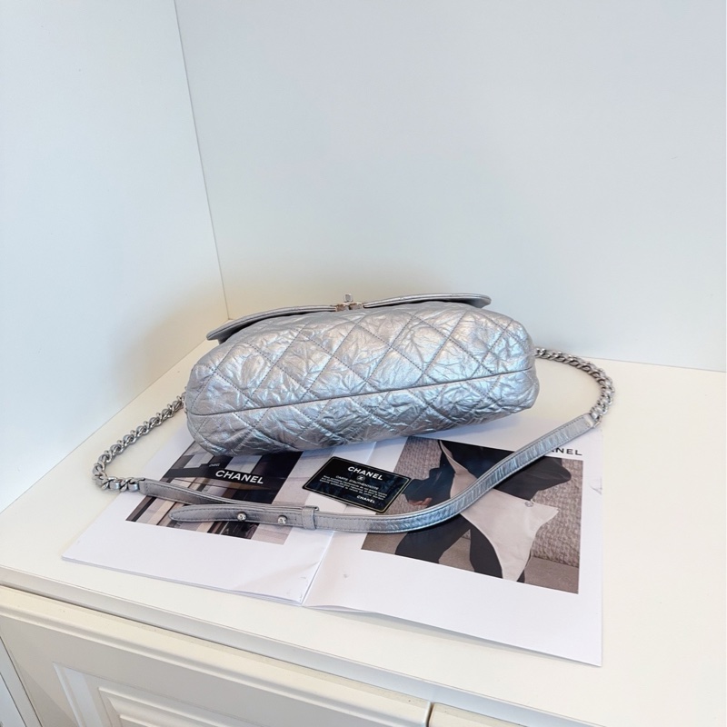 【98新🆕】Chanel 太空銀 滾邊嬉皮翻蓋鏈條 機場郵差包 斜挎包 單肩包-3
