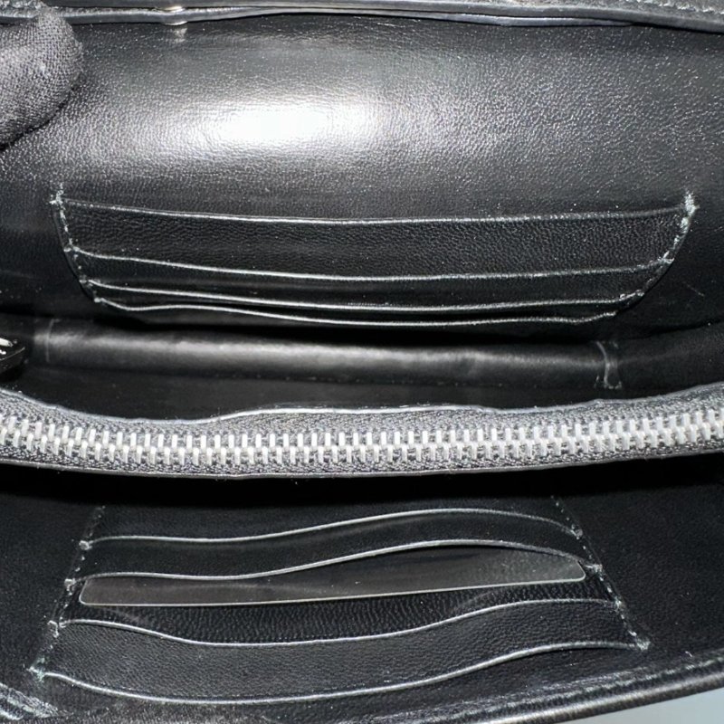 MIUMIU 黑銀水鑽woc肩背斜背包18*12*4 98新配件塵袋-1