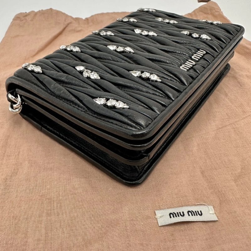 MIUMIU 黑銀水鑽woc肩背斜背包18*12*4 98新配件塵袋-2