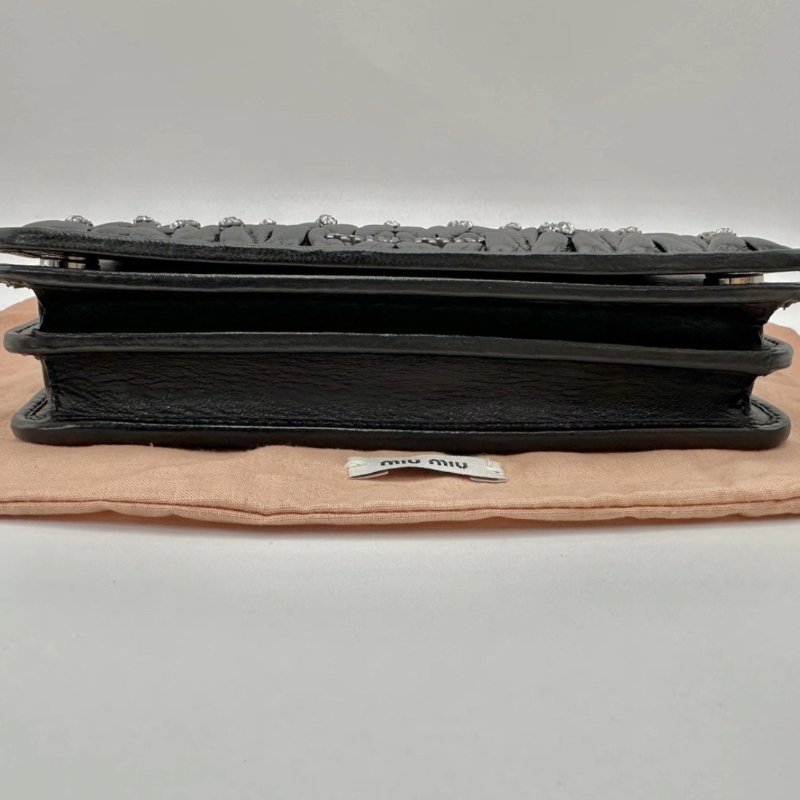 MIUMIU 黑銀水鑽woc肩背斜背包18*12*4 98新配件塵袋-3