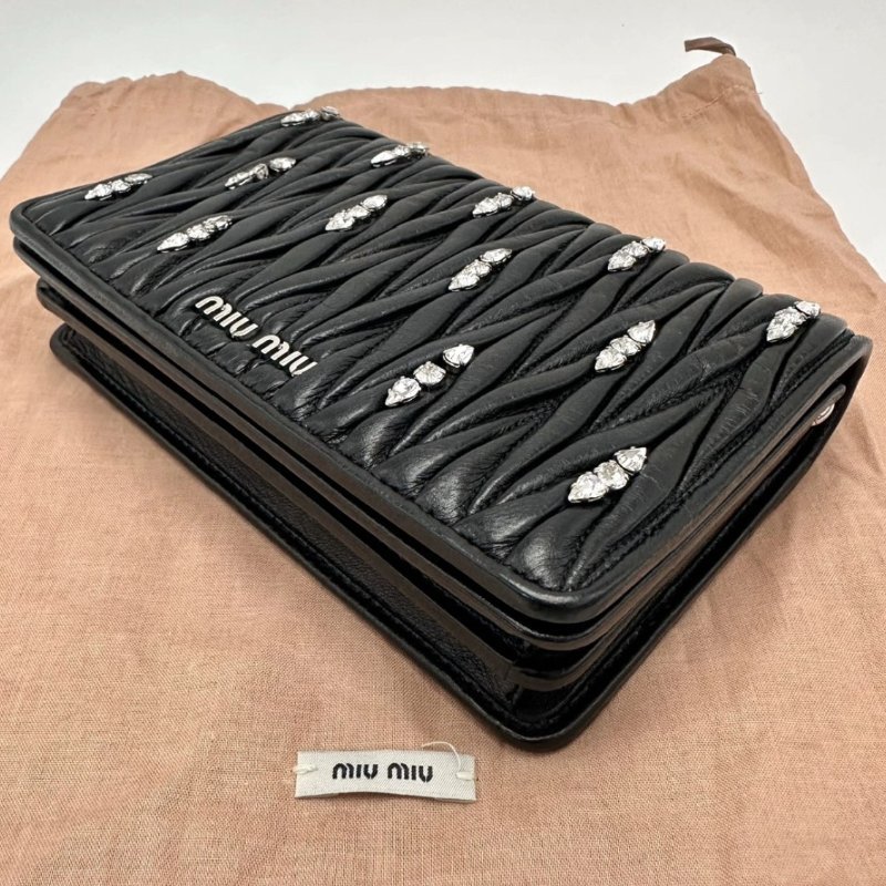 MIUMIU 黑銀水鑽woc肩背斜背包18*12*4 98新配件塵袋-4