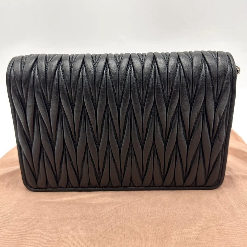 MIUMIU 黑銀水鑽woc肩背斜背包18*12*4 98新配件塵袋-5