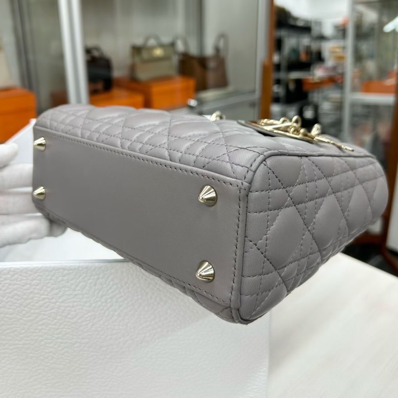 Dior 大象灰 四格 徽章肩帶 戴妃 20編碼 附件塵袋、盒。-5