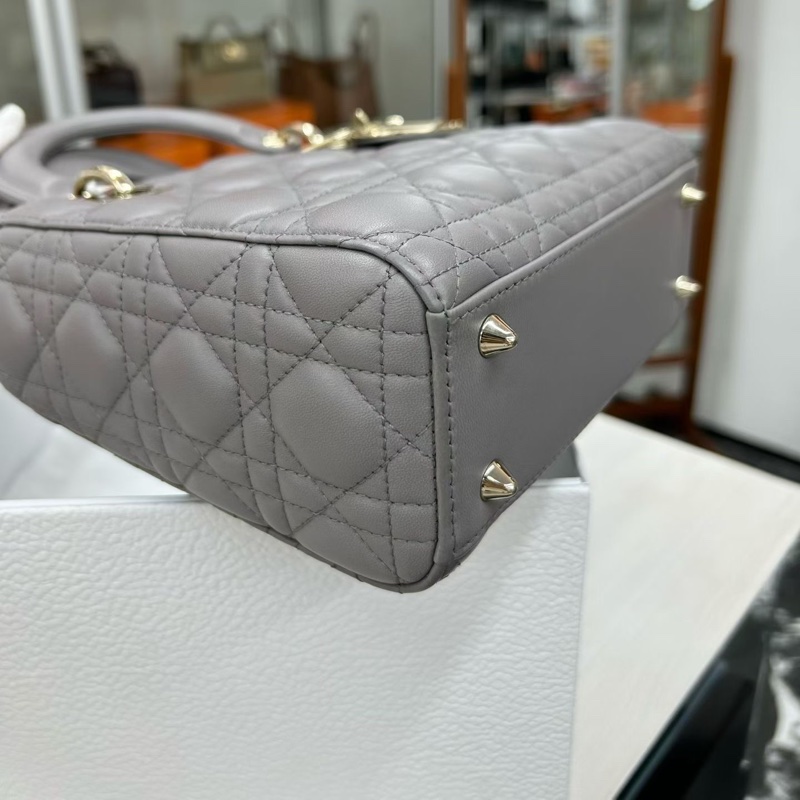 Dior 大象灰 四格 徽章肩帶 戴妃 20編碼 附件塵袋、盒。-6