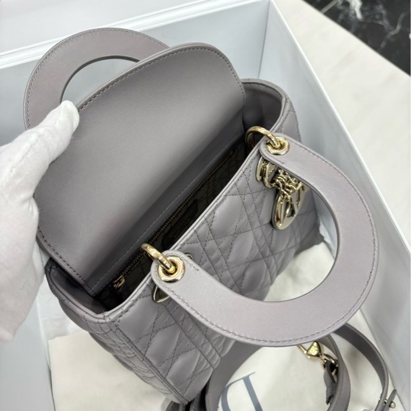 Dior 大象灰 四格 徽章肩帶 戴妃 20編碼 附件塵袋、盒。-7