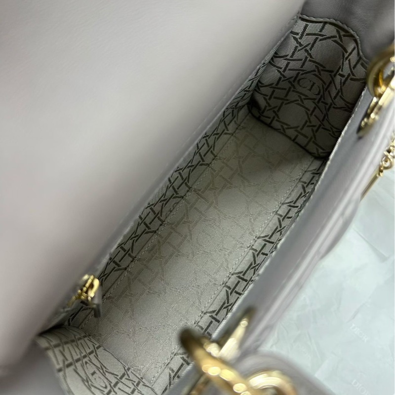 Dior 大象灰 四格 徽章肩帶 戴妃 20編碼 附件塵袋、盒。-8