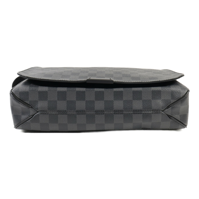 LOUIS VUITTON Damier Graphite District MM銀扣肩背袋-3
