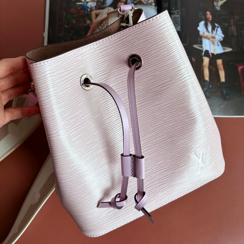 ::LOUIS VUITTON:: M20777 NÉONOÉ BB 淡粉色EPI皮革束口手提斜背水桶包