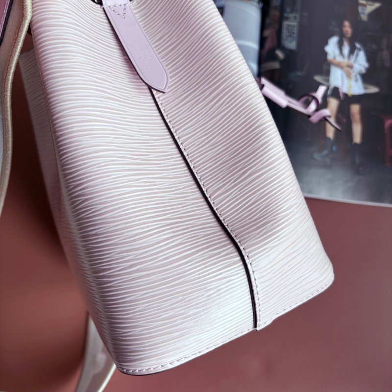 ::LOUIS VUITTON:: M20777 NÉONOÉ BB 淡粉色EPI皮革束口手提斜背水桶包-4
