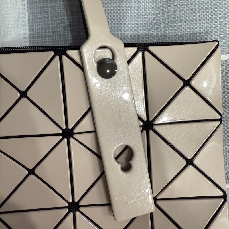 BaoBao 三宅一生 6x6 肩背包 手提包 亮面粉色-1