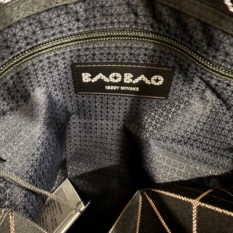 BaoBao 三宅一生 6x6 肩背包 手提包 亮面粉色-2