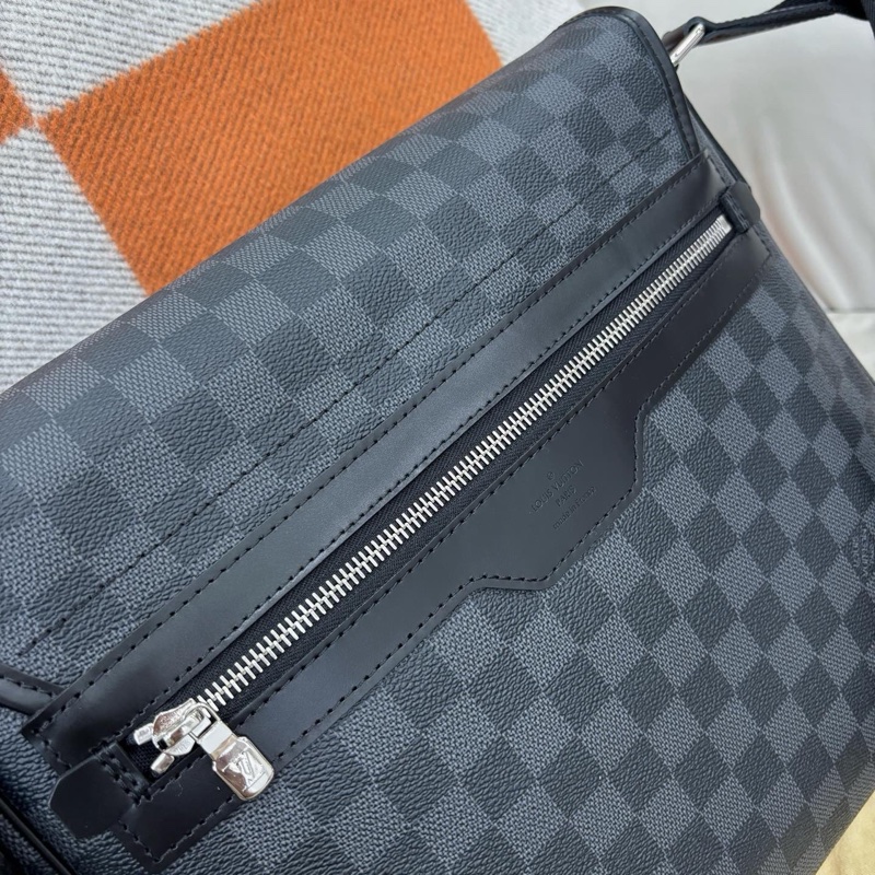 LV 棋盤格公文郵差包公事包男包-3