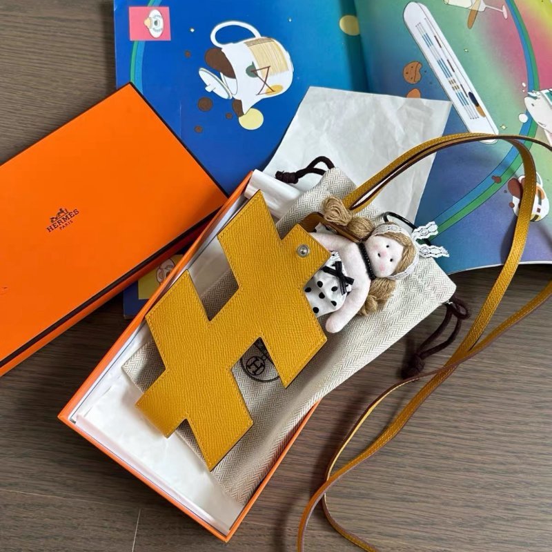 hermes nata H tag 太陽黃色斜背手機包16×10×0.5 全新閒置 配件盒子塵袋-1