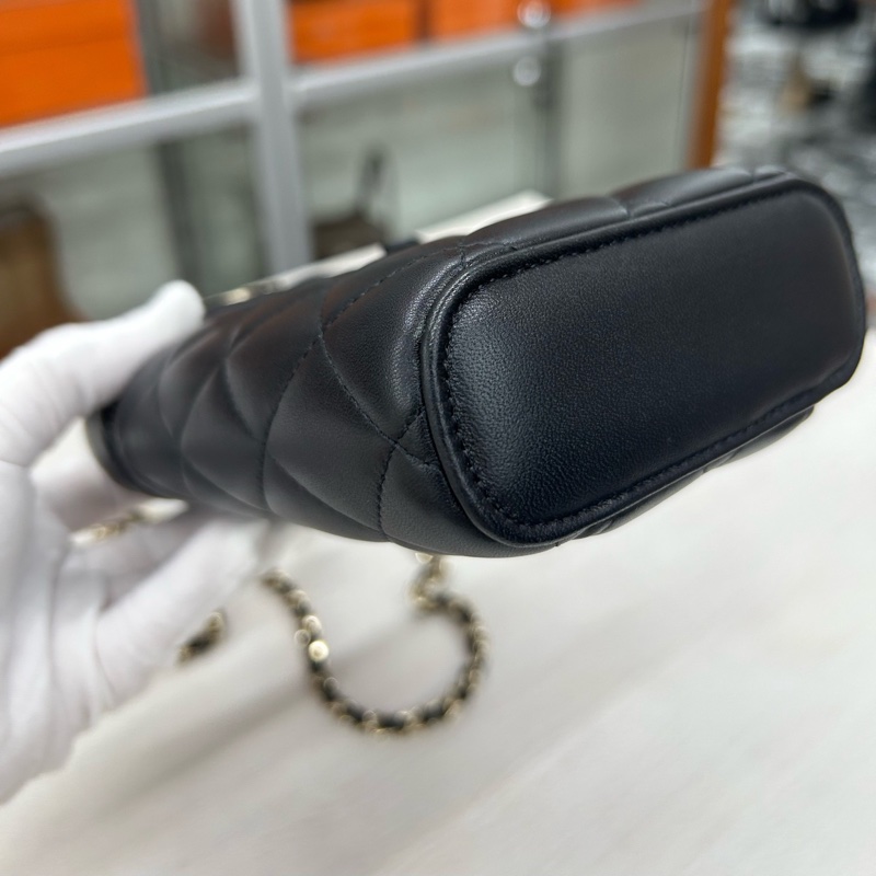 Chanel 黑金手柄款手機包 鐳射31開 內袋有鏡子 尺寸約18*10.5*5,附件塵袋-4